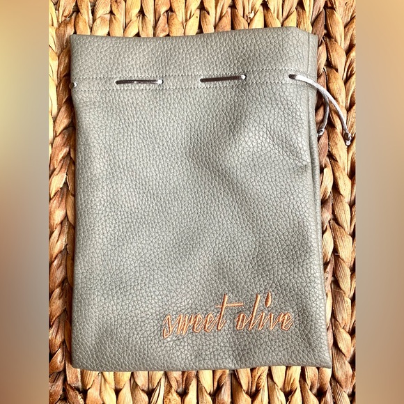 Sweet Olive Boho Horn, Wood and Leather Fringe Necklace w Horn Clasp - Picture 4 of 4